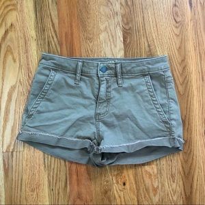 Cute tan Universal Thread shorts ✨